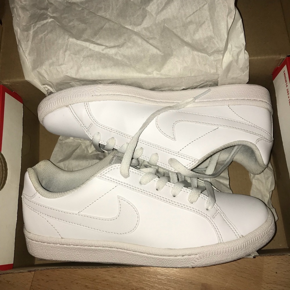 Nike tennis shoes
